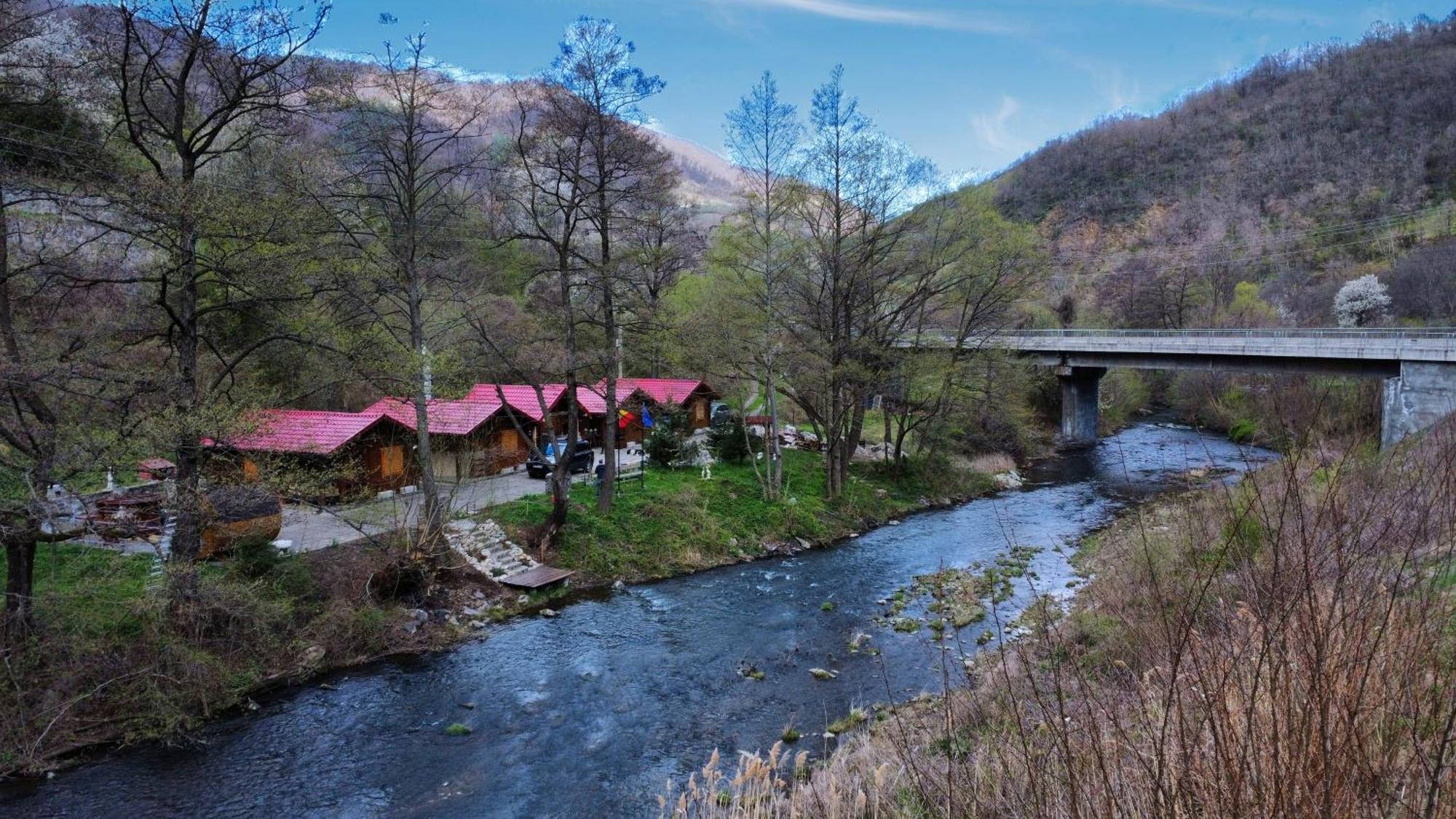 Eden Natural Resort - Transalpina Capalna Exterior photo